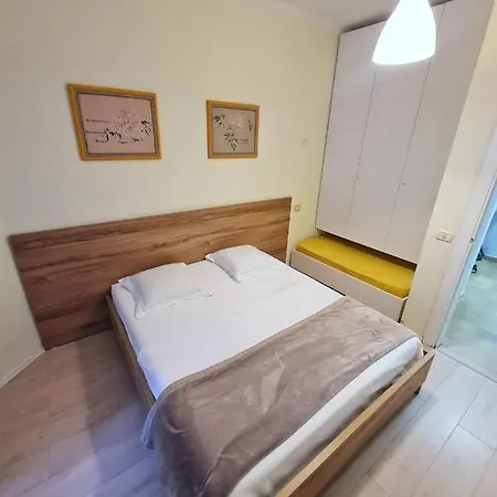 Cozy Retreat With Terrace In Golem Ferienhaus Golem (Tirana)